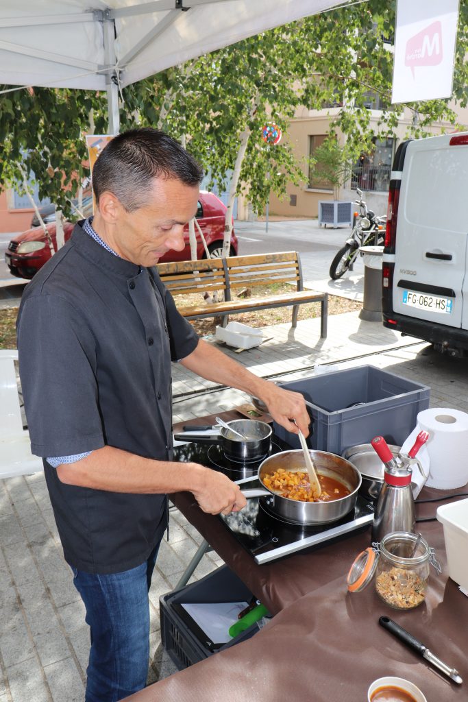 Fred prépare ses pommes caramélisées au beurre salé